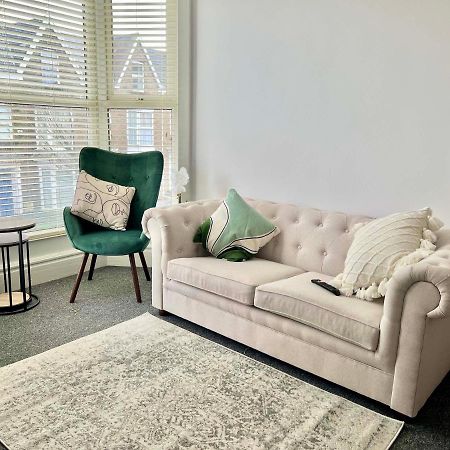 Stunning Flat Close To Beach Суонси Экстерьер фото