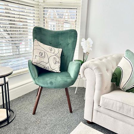 Stunning Flat Close To Beach Суонси Экстерьер фото