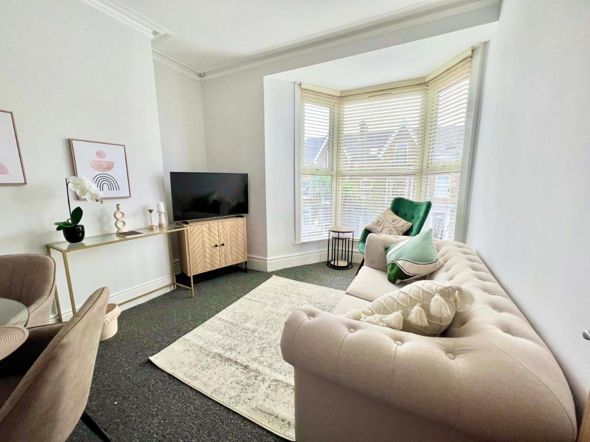 Stunning Flat Close To Beach Суонси Экстерьер фото