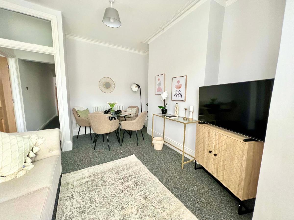 Stunning Flat Close To Beach Суонси Экстерьер фото