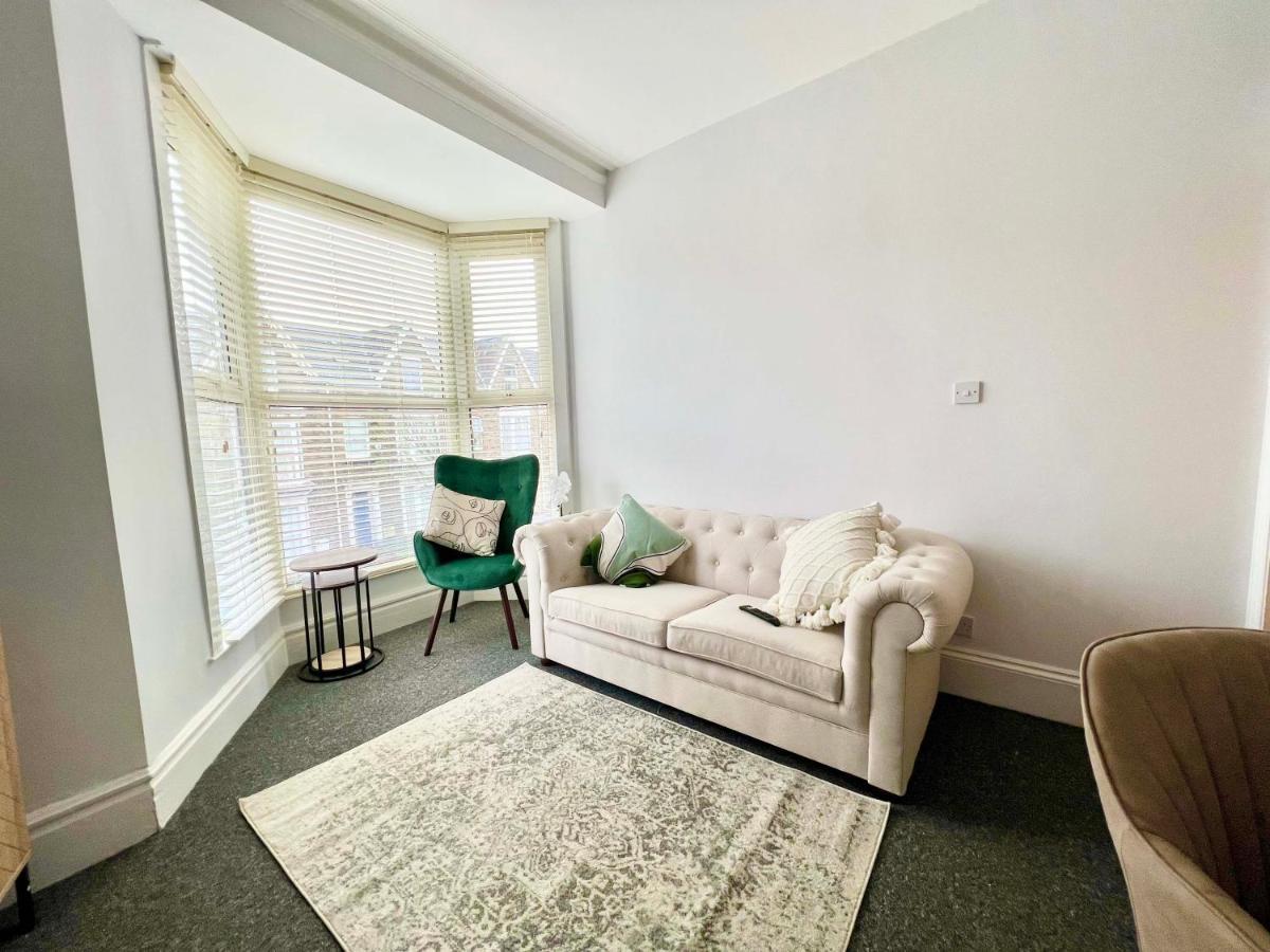Stunning Flat Close To Beach Суонси Экстерьер фото